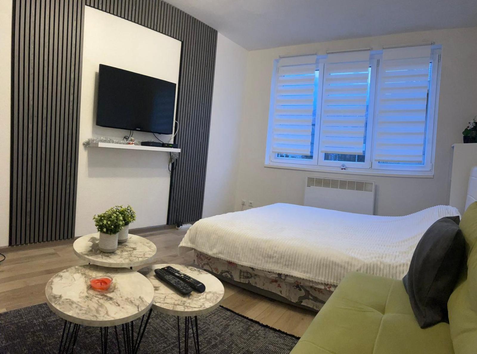 Lovely In Old Town 400m From Center Sebilj Apartment *